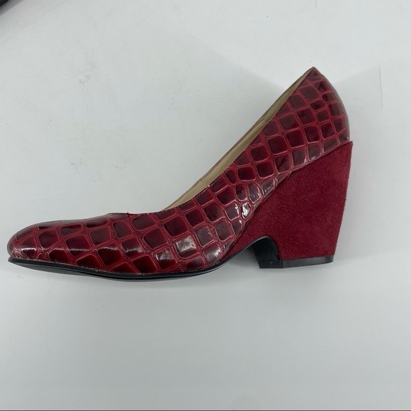 A.J. VALENCIA Red Closed Toe Heels Wedges - Picture 2 of 7